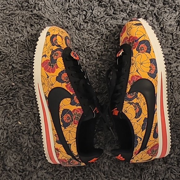 RARE Nike Classic Cortez LX Size 8 In  Floral University Gold/Black - Picture 7 of 9
